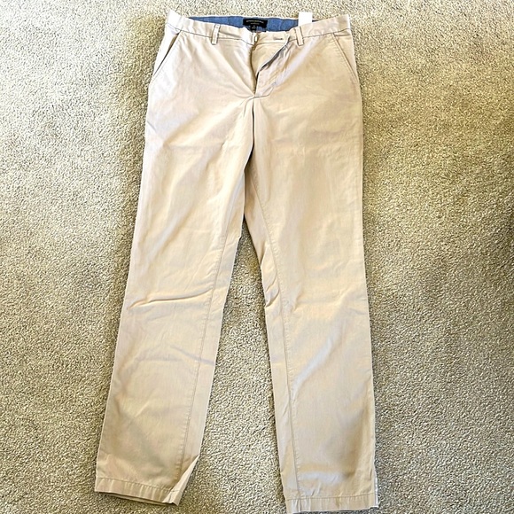Lately used banana Republic size 31 waste pants. Tapered fit. - Picture 1 of 3